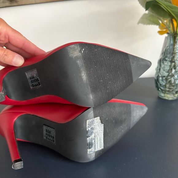 Nice Pair Women’s Red Booties from Forever 21 Size 7 - Picture 6 of 7